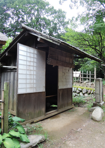 革新的な建築　「船頭小屋」_c0195909_1344443.jpg