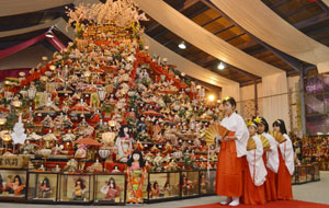 徳島勝浦町の「ビッグひな祭り」ついにブラジルに行く：みなさん、良い年を！_e0171614_16441897.jpg