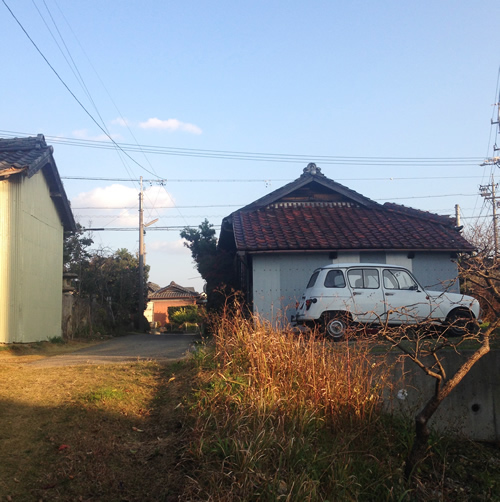 散歩と小屋_b0207676_2362653.jpg