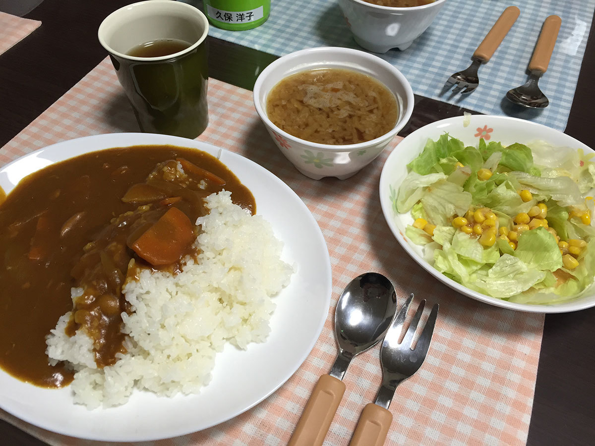 カレーライス サラダ コンソメスープ 今日の献立