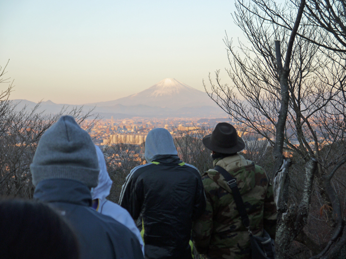六国見山で初日を拝み、円覚寺を参拝：2016年元旦_c0014967_1013937.jpg