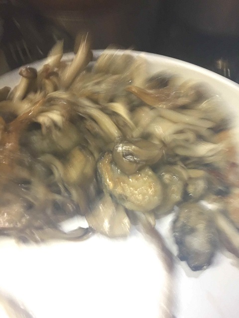/// 今日のおばんざい･朝野家館主の簡単レシピ『牡蠣ときのこの炒め物』です ///_f0112434_1592637.jpg