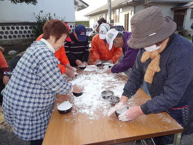 ふるさと祭り餅つき大会_d0109916_22501736.jpg