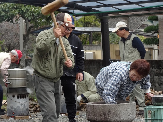 ふるさと祭り餅つき大会_d0109916_22522939.jpg