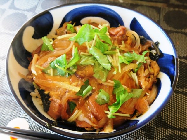 お雑煮の残りの鶏肉で親子丼_e0083152_1555847.jpg