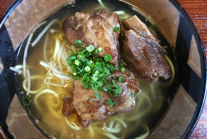 3歳児も絶賛!沖縄竹富島の八重山そば店「竹の子」がうまい!_e0171573_21214924.jpg