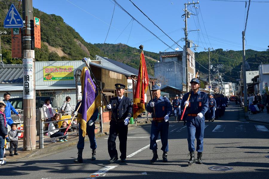 熊野の旅　消防団パレード_d0045383_22275870.jpg