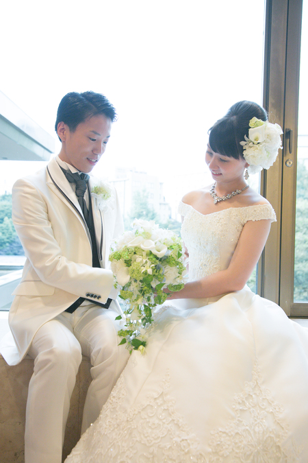 新郎新婦様からのメール 八芳園の花嫁様より 手作りのつまみ細工と 一会 ウエディングの花