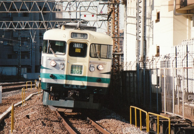 165系「なのはな」の記録 : 赤い電車は臼い線