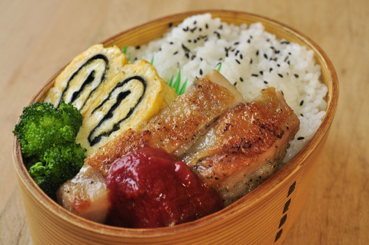 年明けチキンソテー弁当_b0171098_8473796.jpg