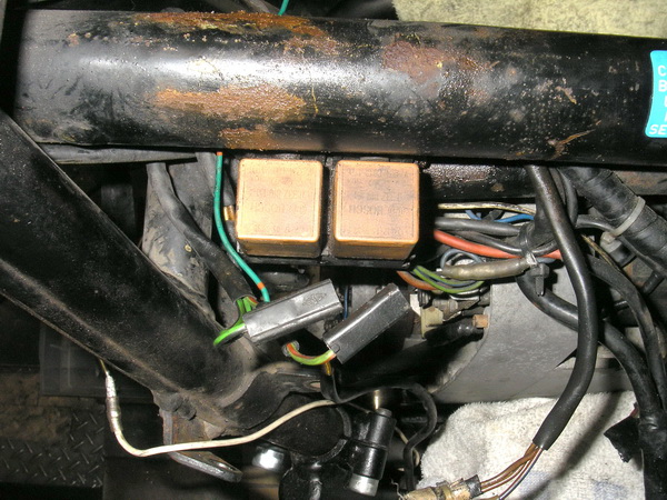 BMW 旧Rtype 配線引き直し *今年も宜しくお願いします*_e0218639_11487.jpg