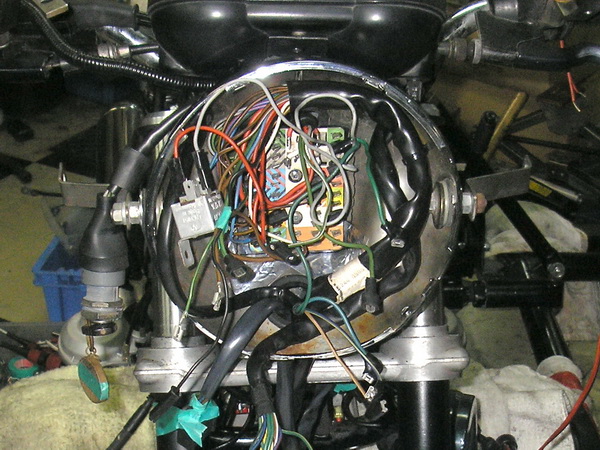 BMW 旧Rtype 配線引き直し *今年も宜しくお願いします*_e0218639_1192737.jpg