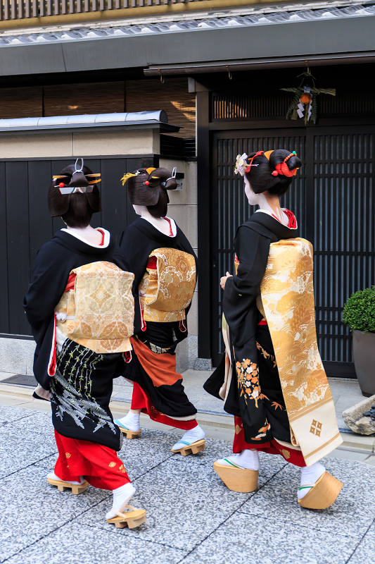 新年のご挨拶へ（上七軒・大文字の勝也さん、勝音さん、勝奈さん）_f0155048_091689.jpg