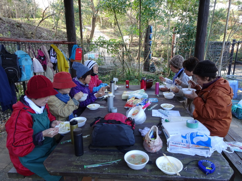 「とんど」組立準備＆組立完成・・・せんなん里海公園_c0108460_22494618.jpg