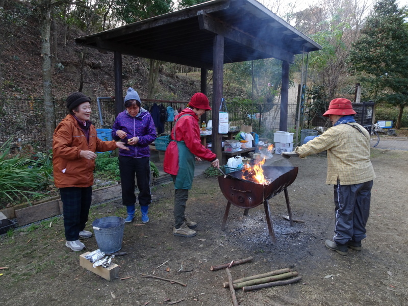 「とんど」組立準備＆組立完成・・・せんなん里海公園_c0108460_22495199.jpg