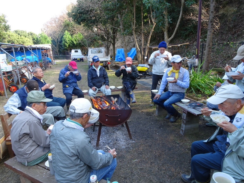 「とんど」組立準備＆組立完成・・・せんなん里海公園_c0108460_22495300.jpg