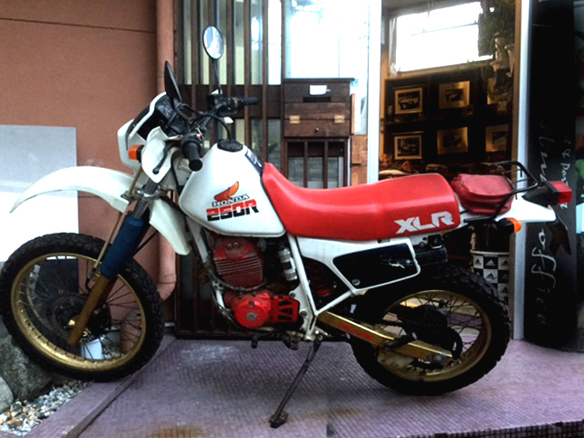 隣のS君、XLR250が完成したと… : リターンライダーのひとり言