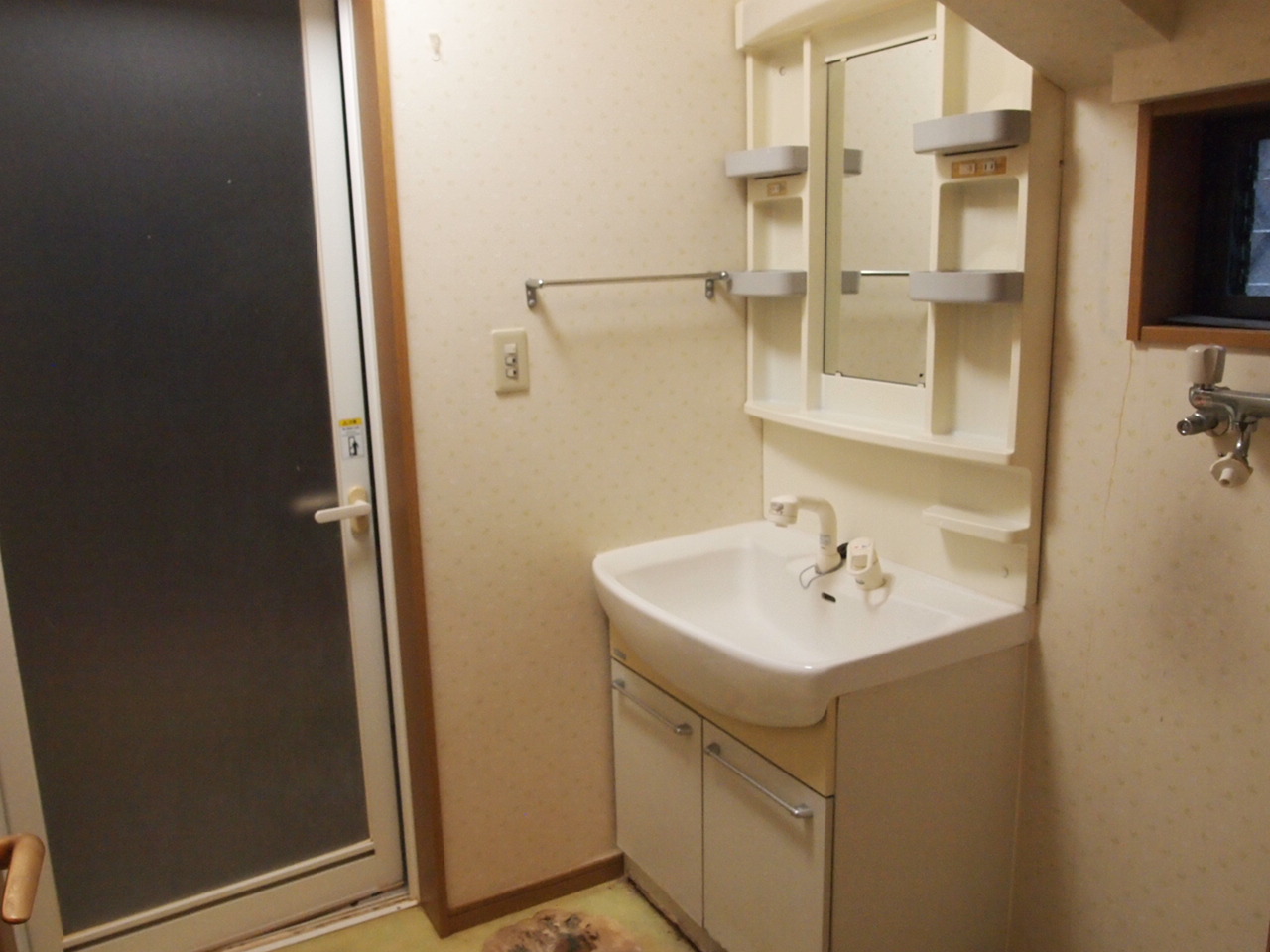 新年は早速に、リフォーム工事調査へ走ります。_a0214329_921656.jpg