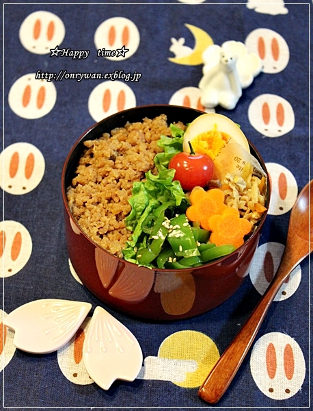 隠れアイテム入り☆鶏そぼろ弁当♪_f0348032_17505041.jpg