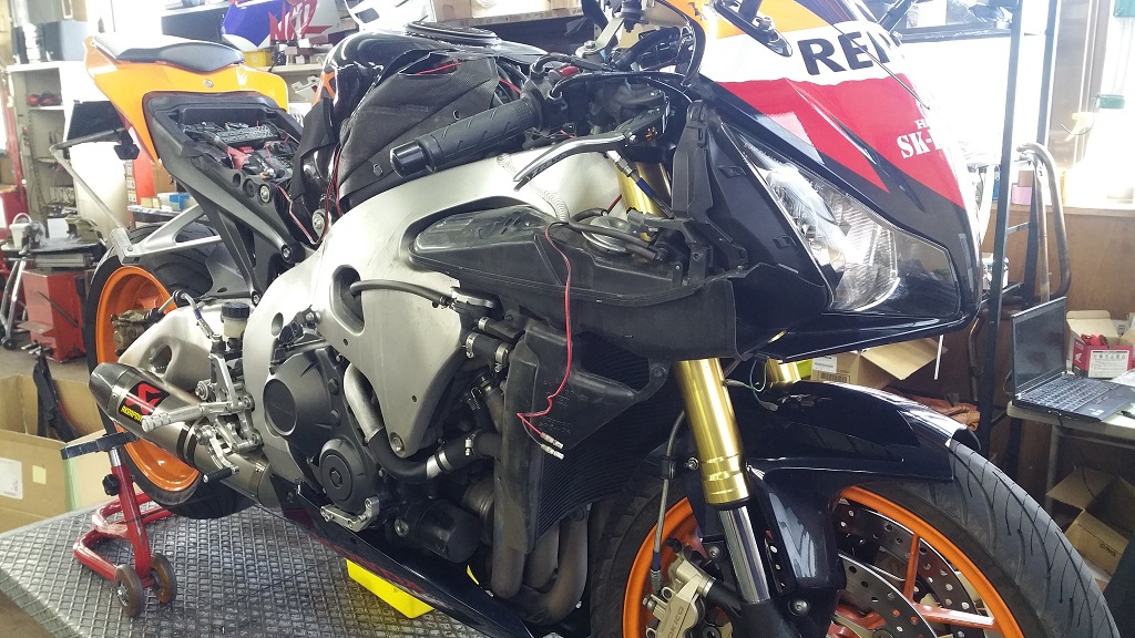 CBR1000RR(\'13) フルパワーとフォークOH①_e0114857_3413430.jpg