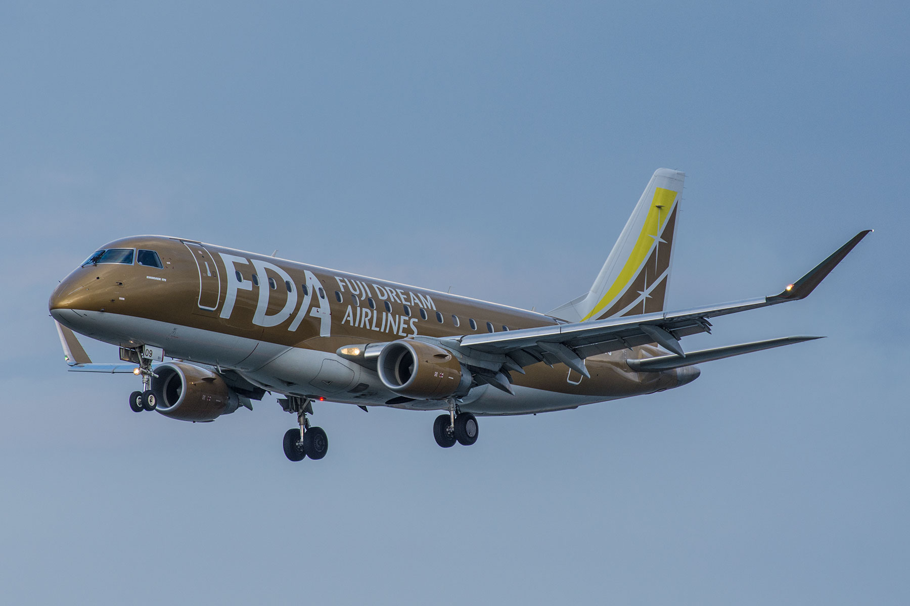 FDA ERJ-175 JA09FJ Gold （フジドリームエアラインズ 世界の