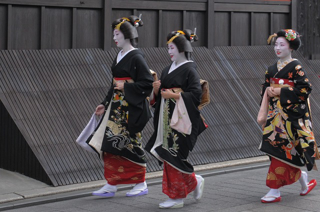 佐久間康郎さんの作品です。京都祇園の芸舞妓_a0300121_23125019.jpg