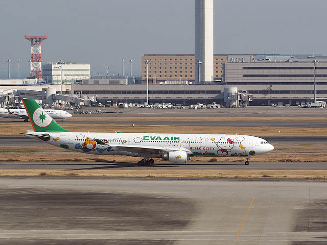 本命を待つ間の飛行機五目撮り_f0199866_6544432.jpg