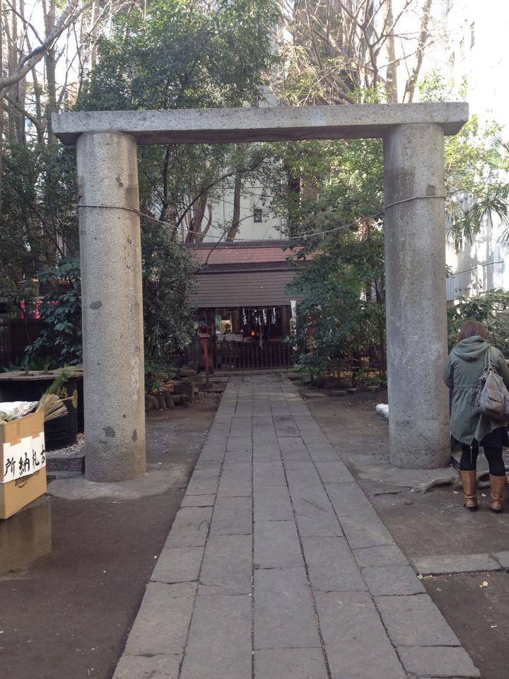 新橋の塩釜（鹽竈）神社_c0361995_23522707.jpg