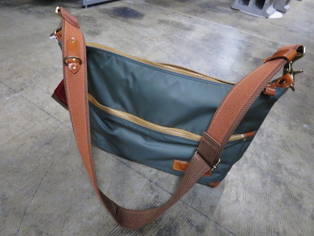 久々の日本の職人BAG：LEDER MAKES ･･･ 当店別注カラー仕様・2型です(^^♪_d0152280_210063.jpg