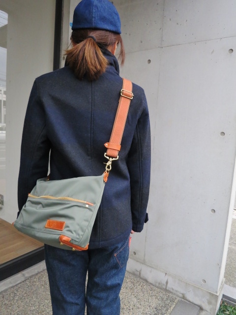 久々の日本の職人BAG:LEDER MAKES ・・・ 当店別注カラー仕様・2型です(^^♪_d0152280_21111676.jpg