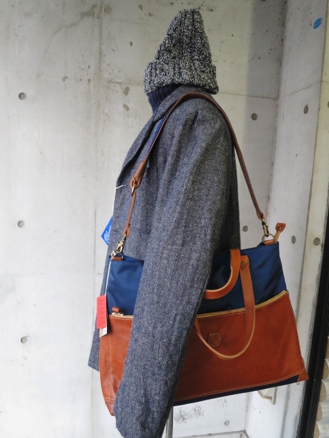 久々の日本の職人BAG:LEDER MAKES ・・・ 当店別注カラー仕様・2型です(^^♪_d0152280_2132132.jpg