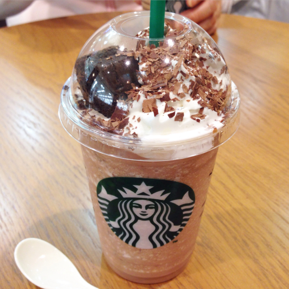 チョコラティ・クランブル・ココ@スタバ ホットとフラペチーノどちらも飲んでみた_b0065587_19341639.jpg