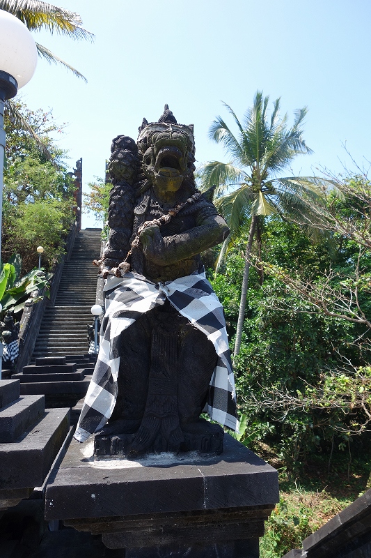 バリ島西部のランブット・シィウィ寺院_d0116009_11192962.jpg