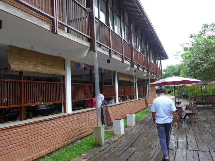 スリランカへ行く。⑨ ~田舎町のカレー屋に行く~_f0232060_1545790.jpg