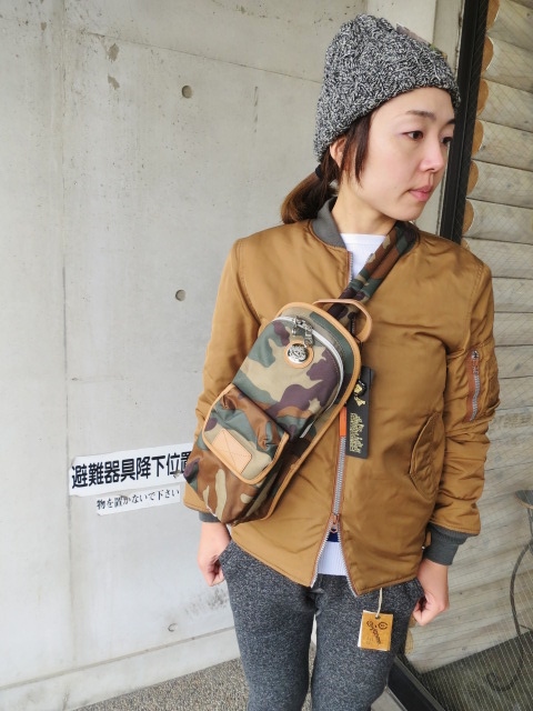 久々の日本の職人BAG:LEDER MAKES ・・・ 当店別注カラー仕様・2型です(^^♪_d0152280_2722.jpg