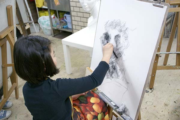 木炭デッサン「石膏像:メディチ」 : 造形ジュニアこども絵画 木炭デッサン「石膏像:メディチ」 : 造形ジュニアこども絵画