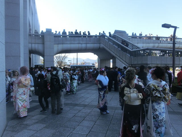 新成人諸君!もう少し、メリハリをつけようや! 今年も「祝福」と「むなしさ」が同居した成人式_f0141310_7232833.jpg