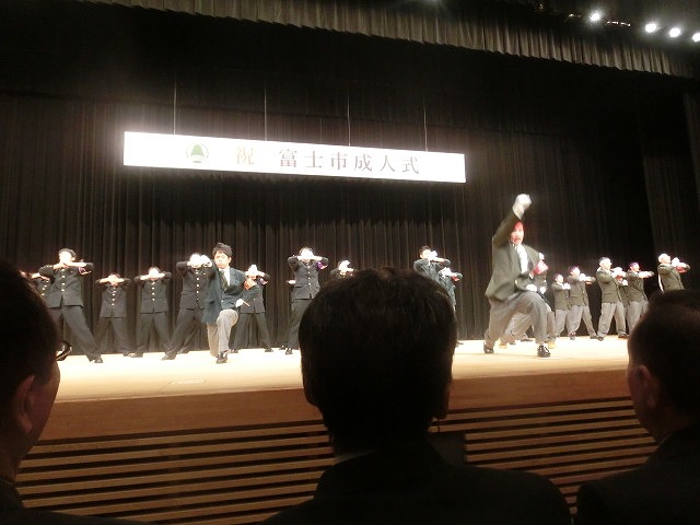 新成人諸君!もう少し、メリハリをつけようや! 今年も「祝福」と「むなしさ」が同居した成人式_f0141310_7244345.jpg