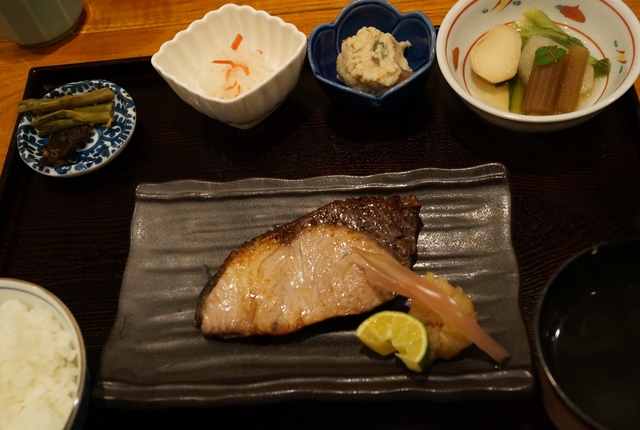 西宮えびす参拝前の腹ごしらえ 「だしの店 つみ木」_b0063958_20183273.jpg
