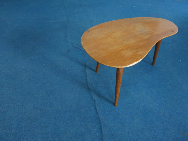 \"Un Known Small Side Table Kidney Shape #FAIR\"ってこんなこと。_c0140560_11373492.jpg