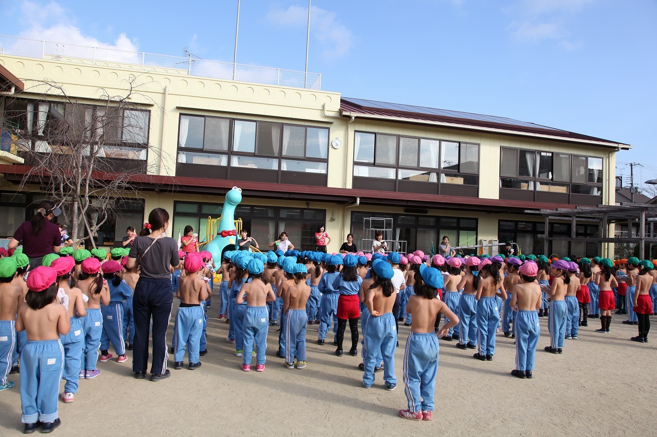 保育園　裸　夏 乾布摩擦集会 : 鳳幼稚園