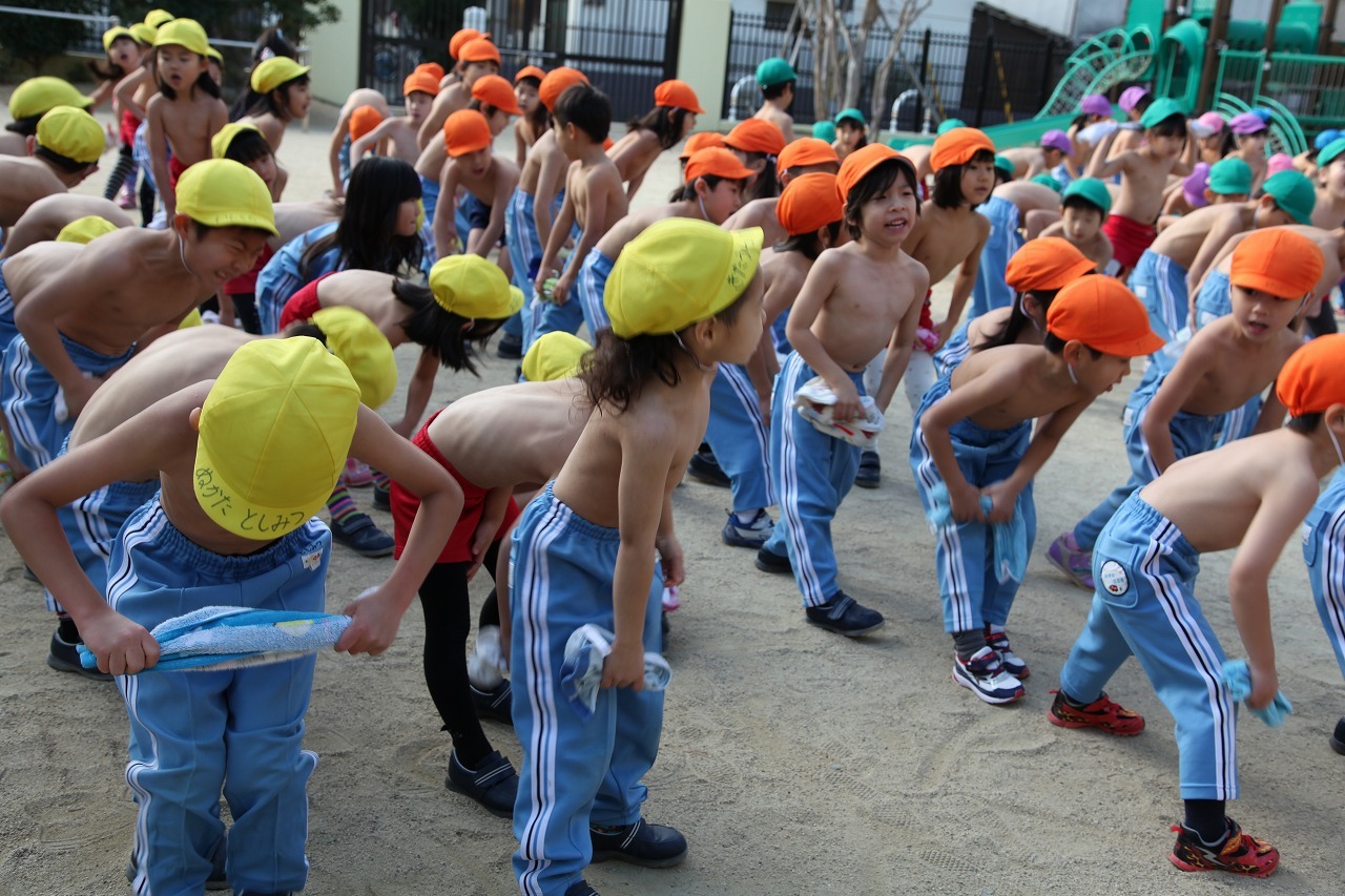 幼稚園 乾布摩擦 乾布摩擦集会 : 鳳幼稚園