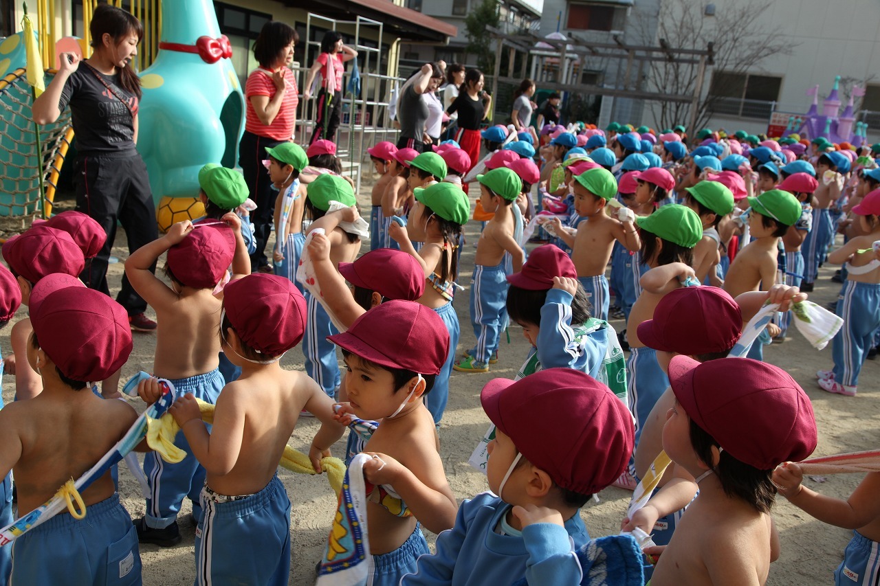幼稚園児の裸の画像 