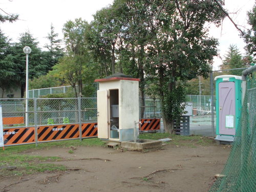 公園トイレ改築_a0162505_23431387.jpg