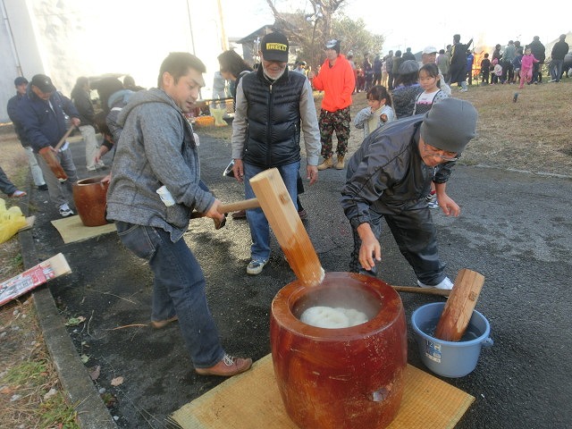 駿河台地区の「どんどん焼き」で駿河参太鼓のお披露目!_f0141310_648438.jpg