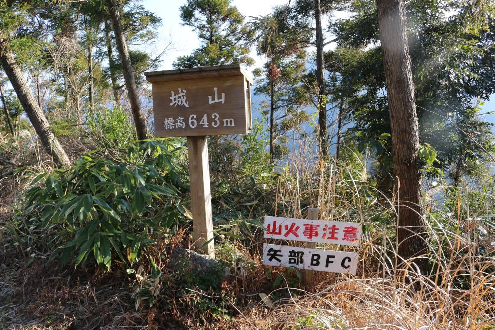 八女市矢部村山系の八名山_f0212511_1194649.jpg