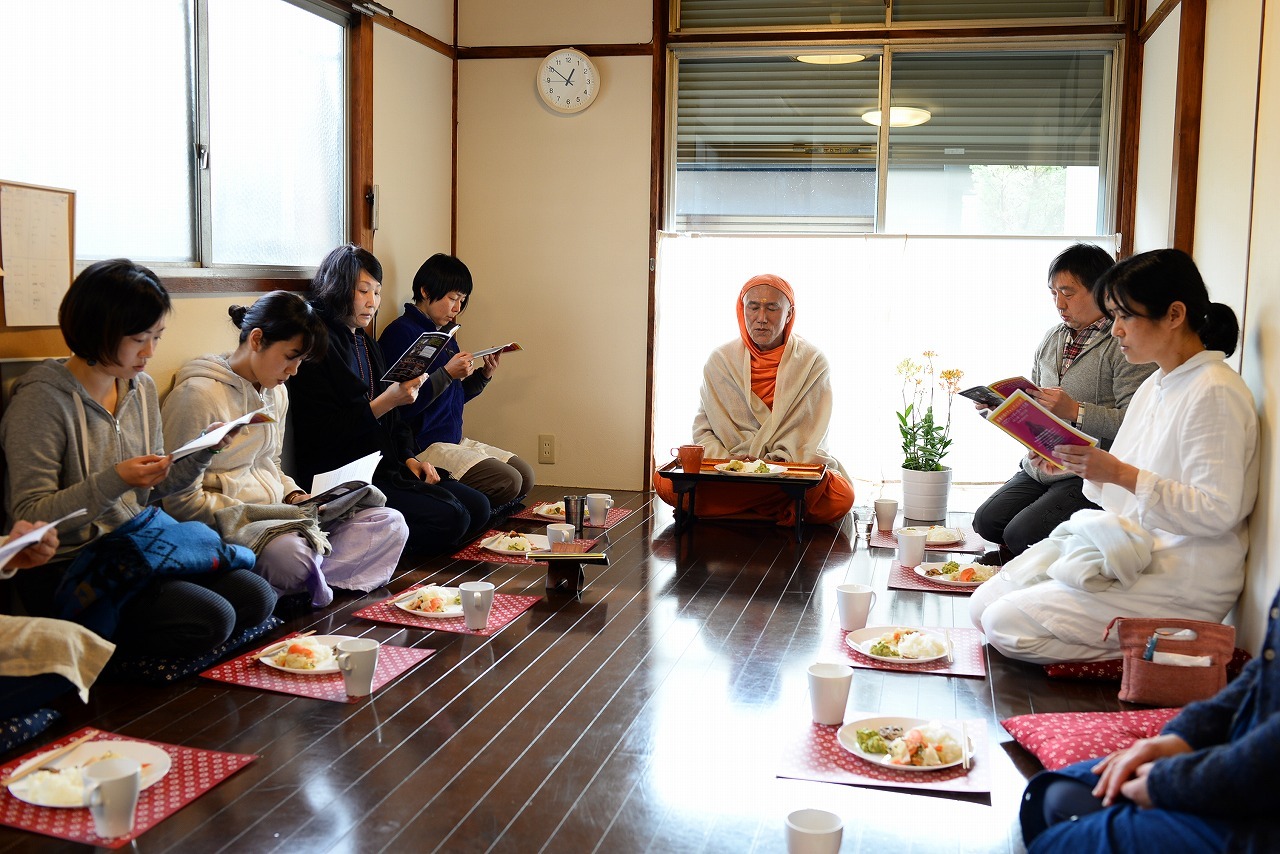 カルマヨーガとストレスから自由な生き方_d0103413_11000481.jpg