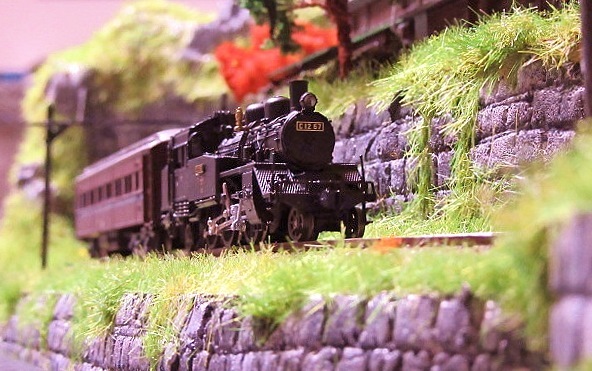 盆ラマレイアウト 黄昏の径こみち その6蒸気機関車入線 鉄道少年の日々 盆ラマレイアウト 黄昏の径こみち その6蒸気機関車入線 鉄道少年の日々