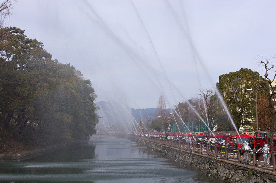 静岡市消防出初め式 ～ 一斉放水_f0072758_2121081.jpg