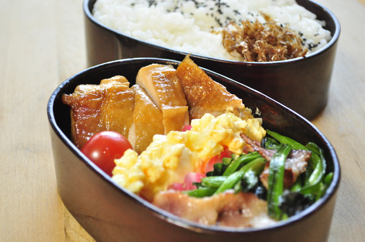 醤油鶏弁当_b0171098_8233537.jpg